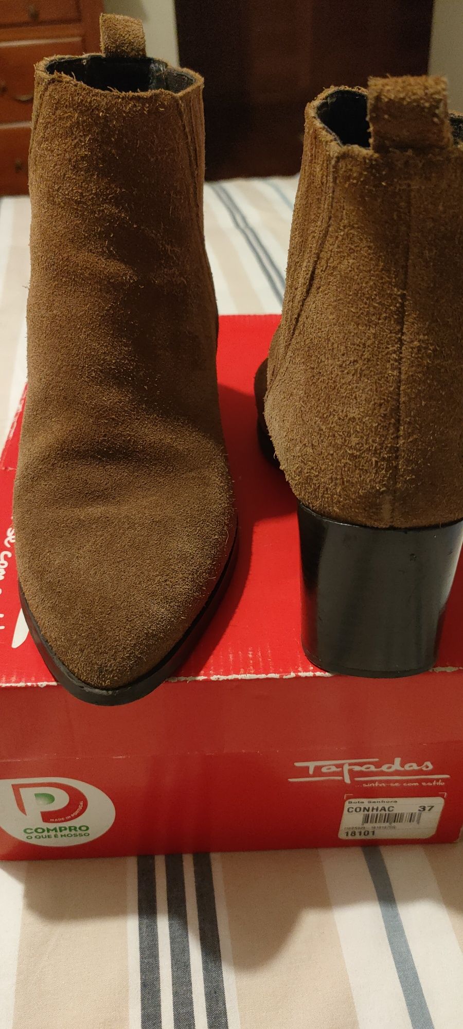 Botas em excelente estado de pele (camurça)