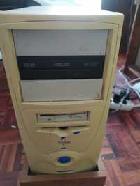 Computador Pentium III a 866 MGH 
E RAM DE 1 GIGA formatado Windows 7