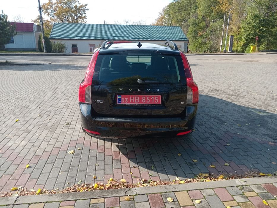 VOLVO V50.        .