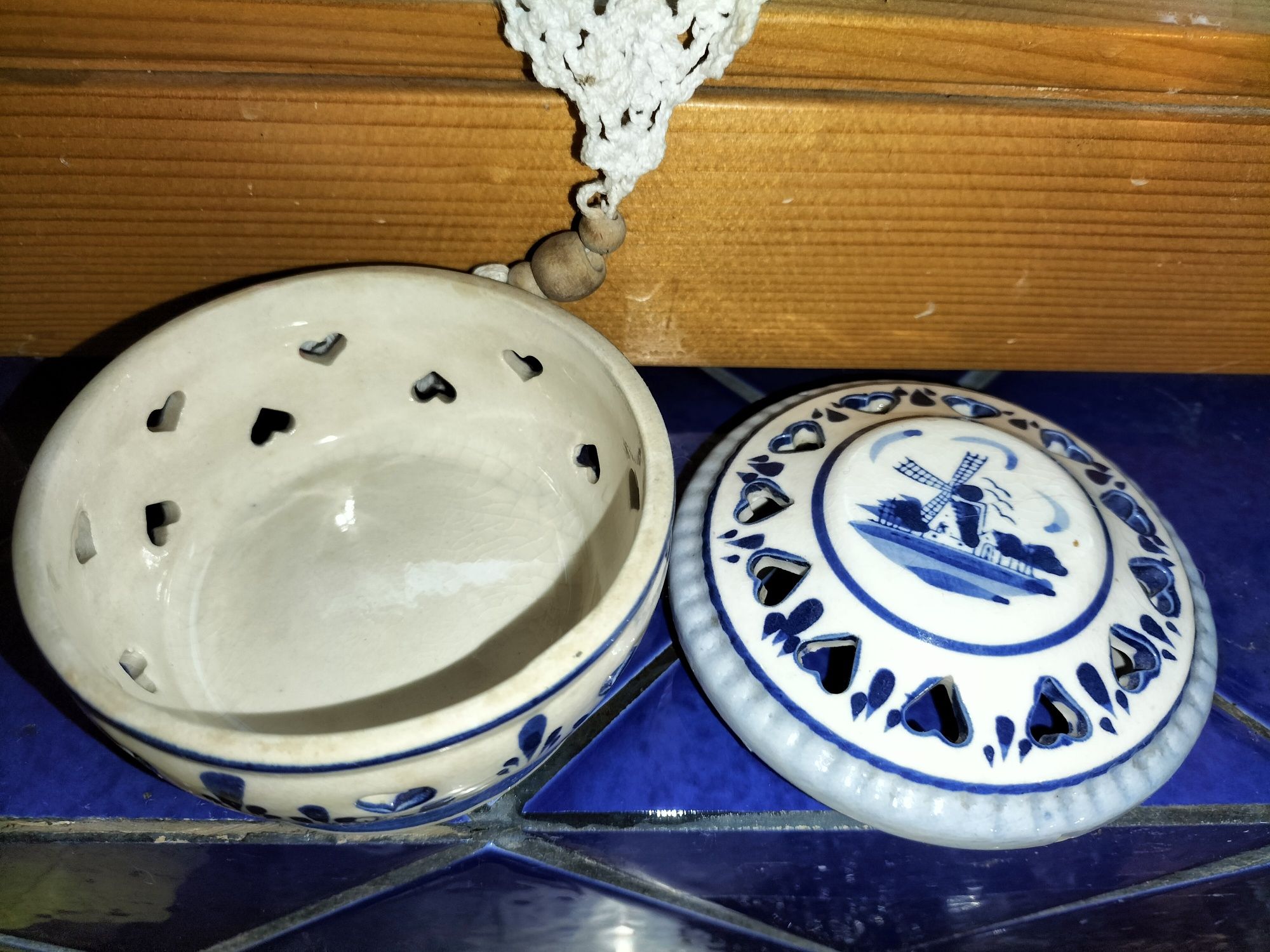 Puzderko z porcelany,wiatraki,serca, vintage