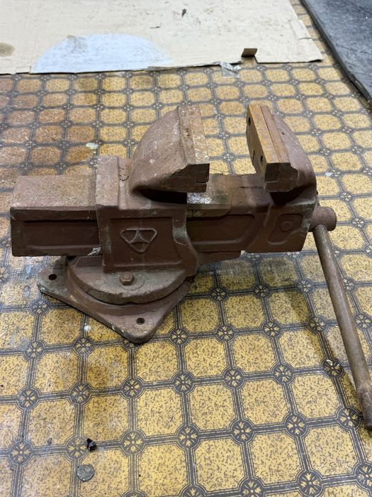 Тиски новые 140мм.