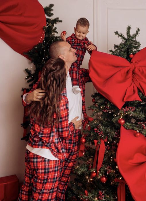 Піжама у клітинку, family look, новорічний лук