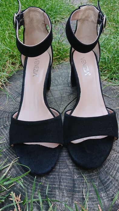 Venezia czarne zamszowe sandałki sandały na słupku. Gino Rossi.