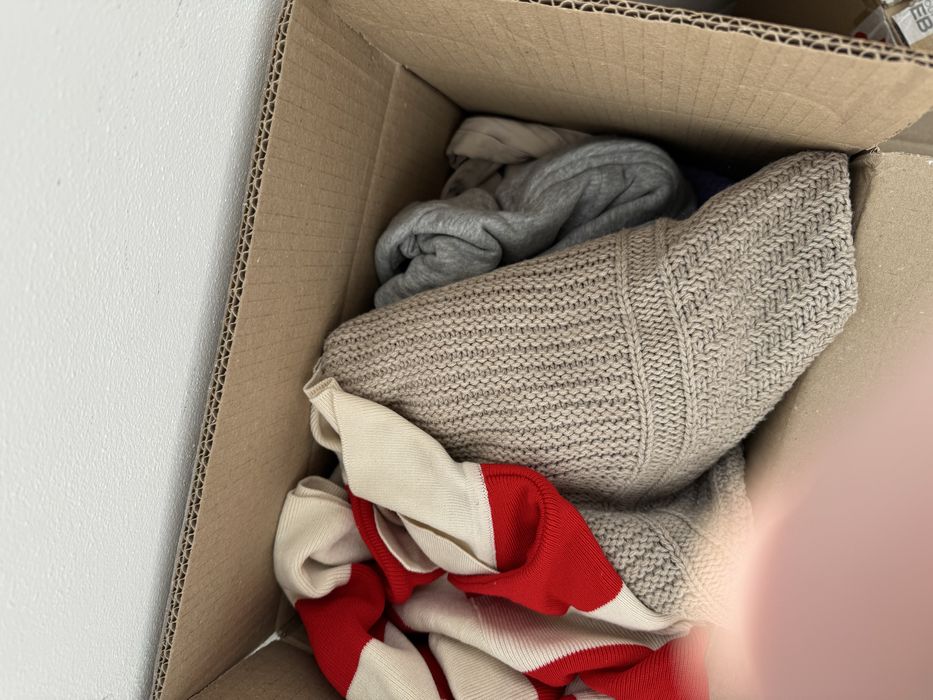 Коробка речей і пара підборів