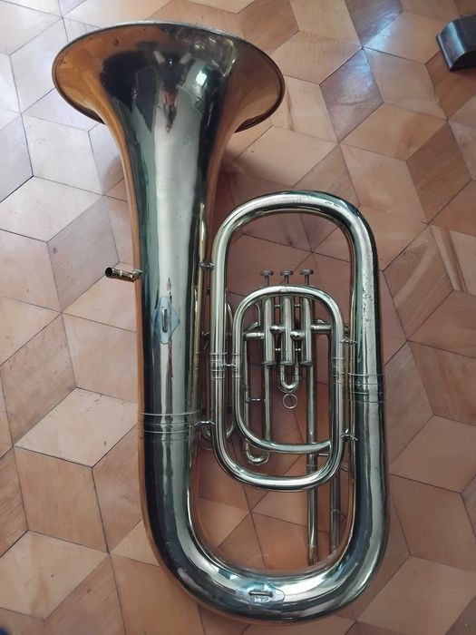 Tuba Eb lakierowana