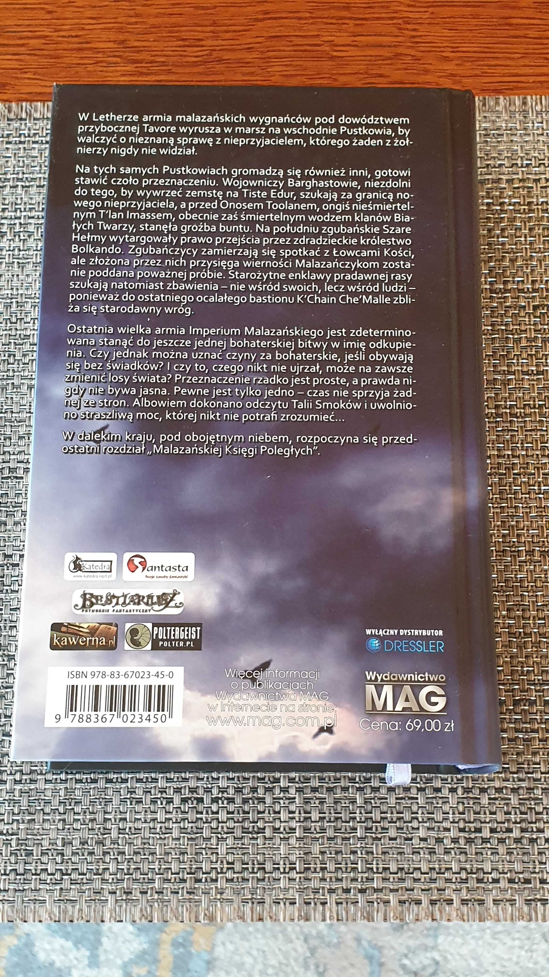 Steven Erikson - Pył snów -Opowieść z Maltańskiej Księgi Poległych
