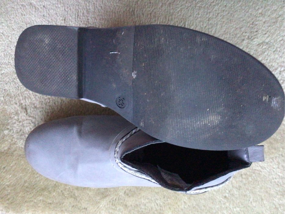 Botas cinzentas e sapatilhas bege com pelo t33