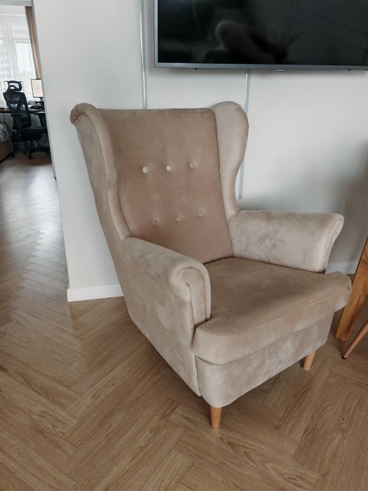 Fotel uszak beżowy plusz BODZIO