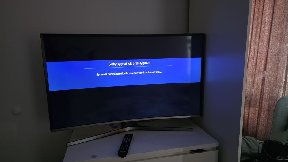 TV Samsung UE40J6300AW zakrzywiony