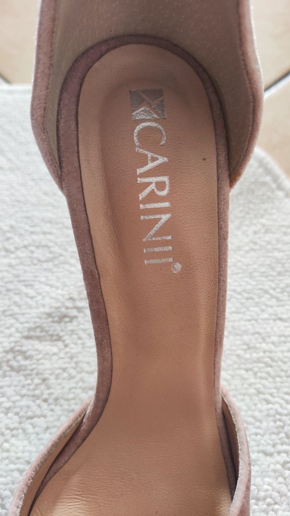 Buty Carinii śliczne