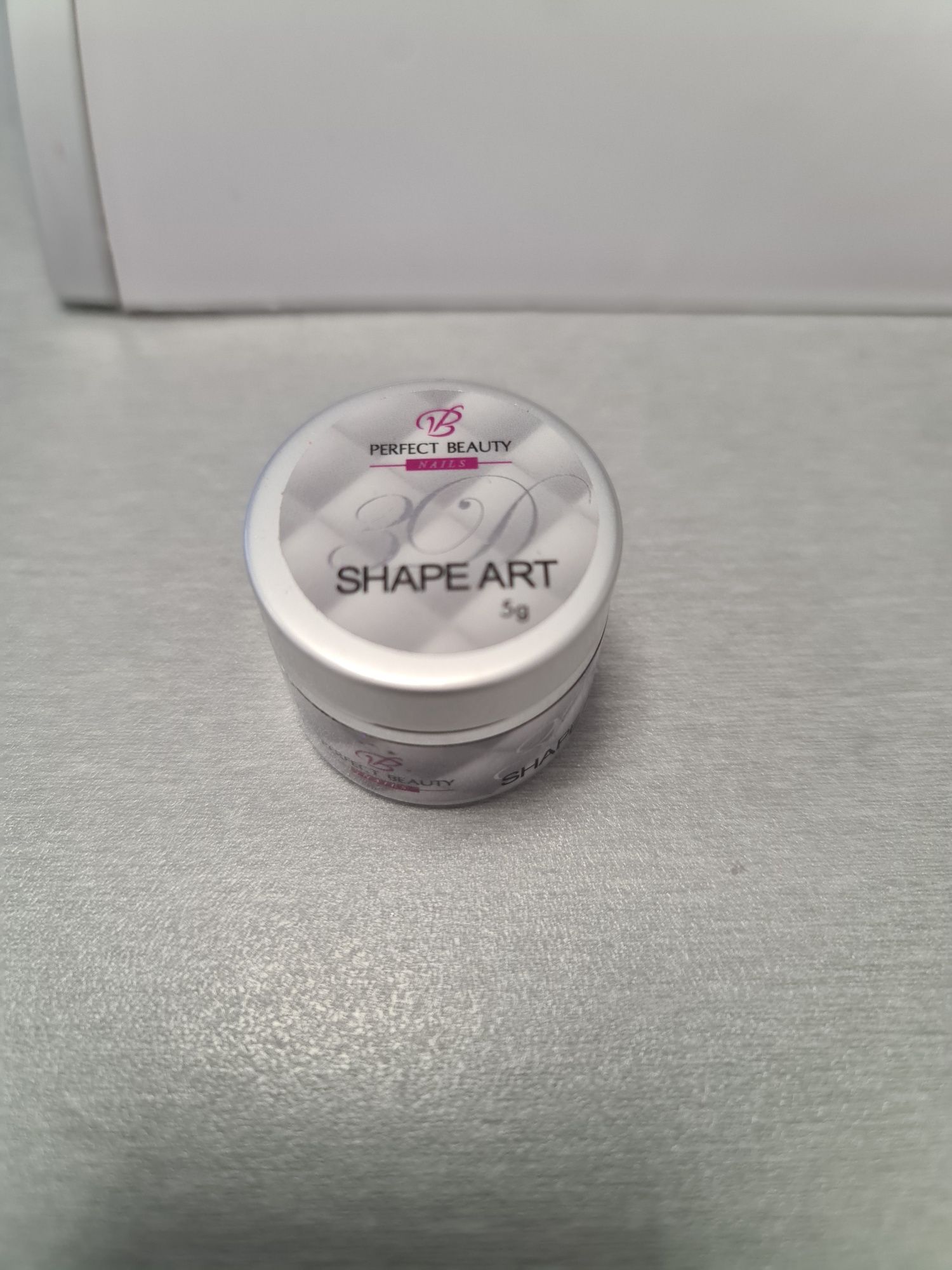 Shape art perfect beauty, spider line gel black White victoria vynn