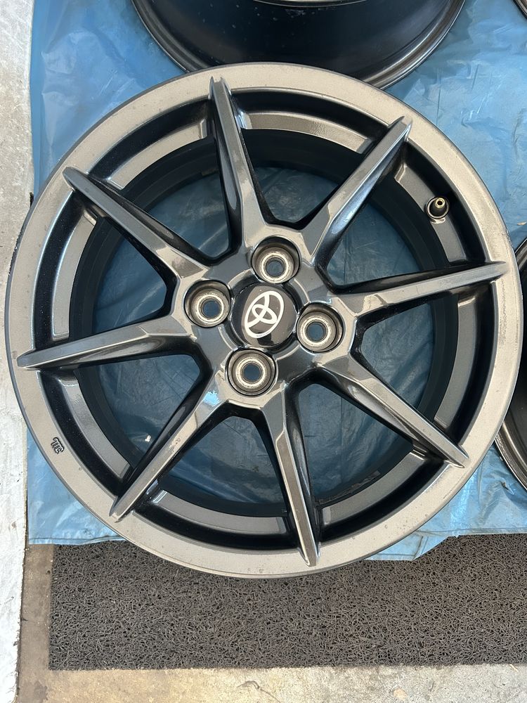 337 Felgi Aluminiowe TOYOTA R 16 4x100 otwór 54 Bardzo Ładne