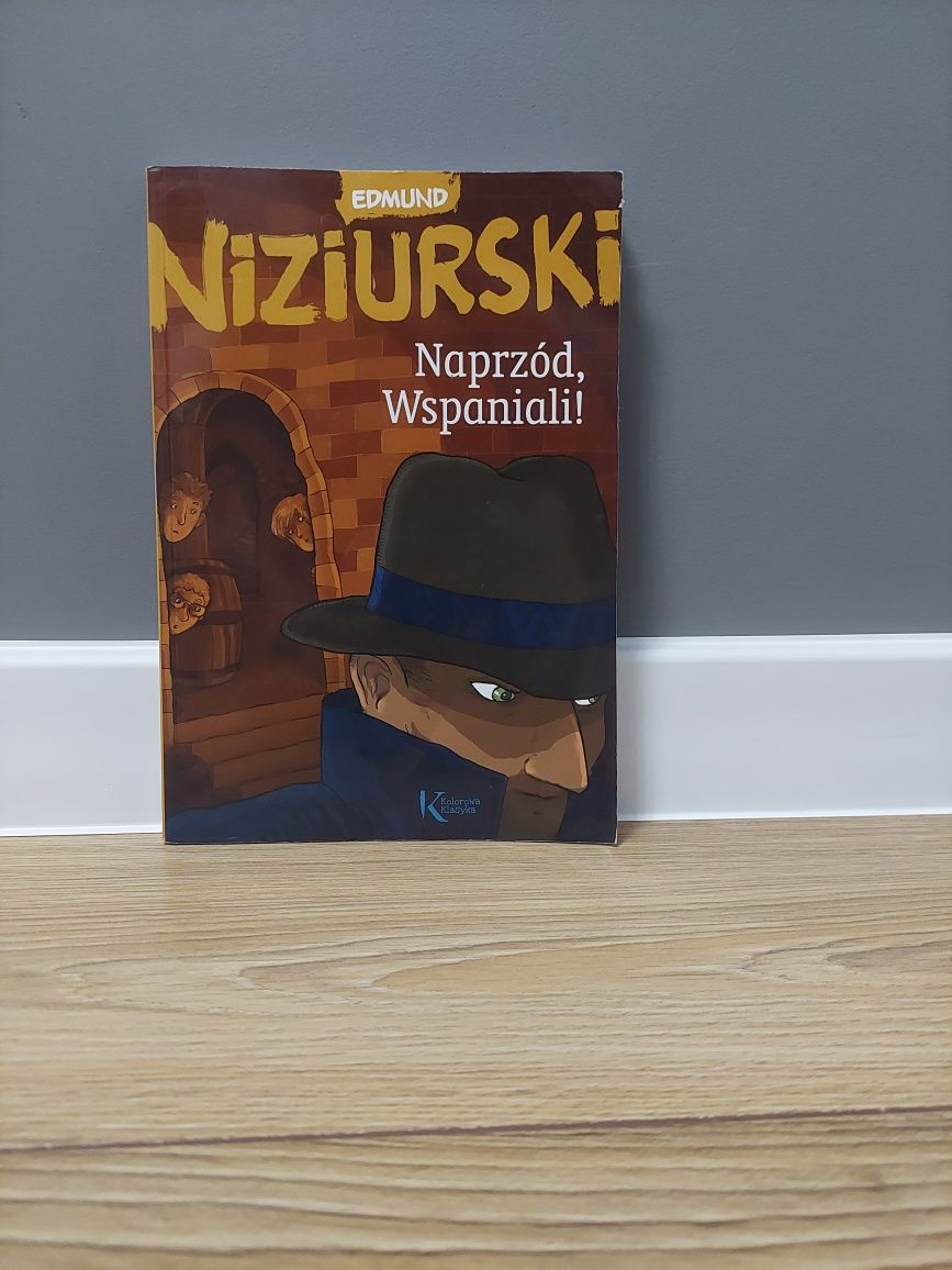 NIZIURSKI komplet 8 ksiazek WARTO!!