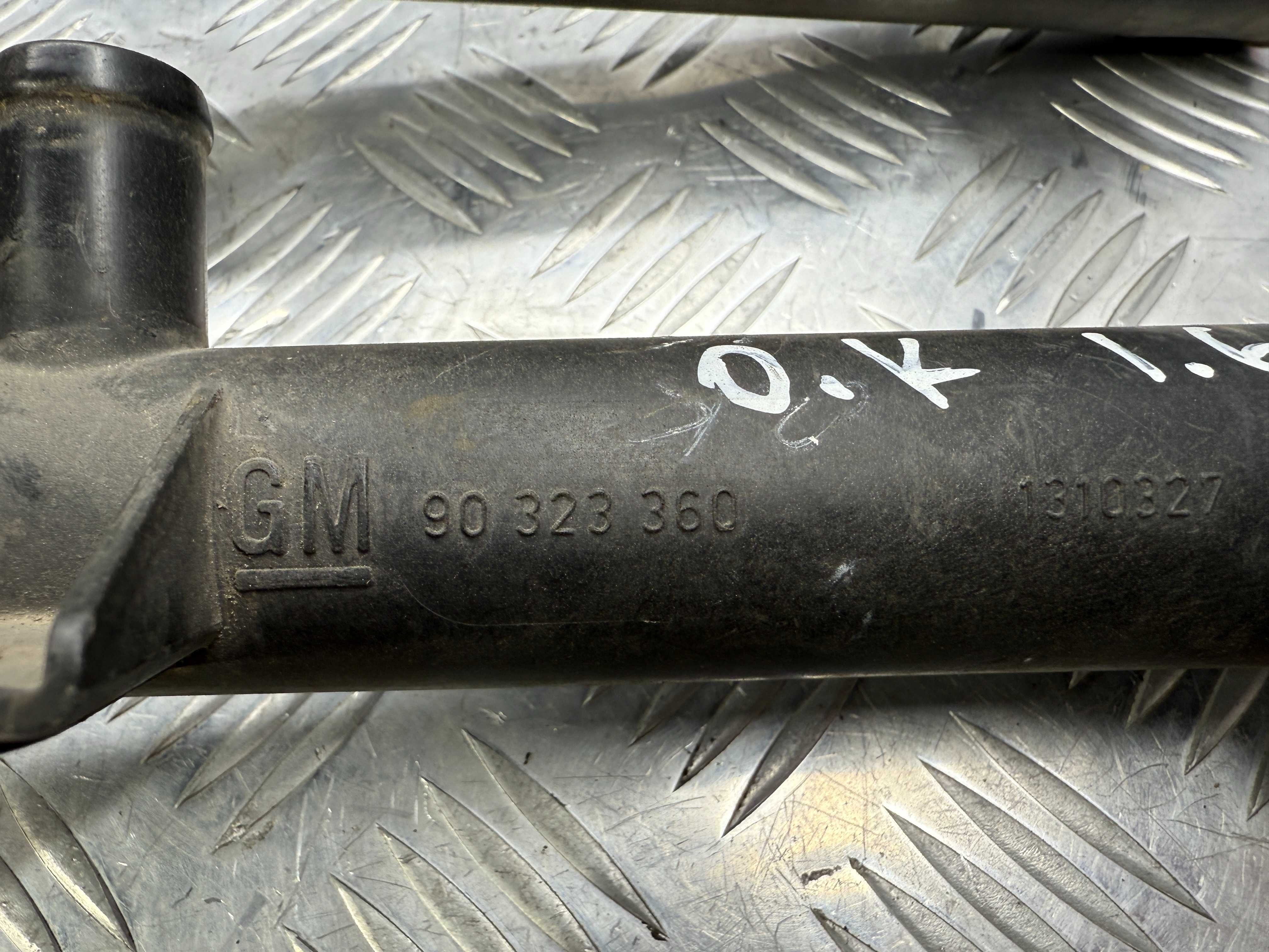 Патрубок системы охлаждения opel kadett 1.6, 1987-  90354635 90323360