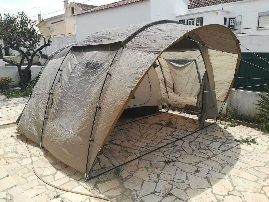 Tenda de campismo da Quechua modelo T6.2, em ótimo estado.