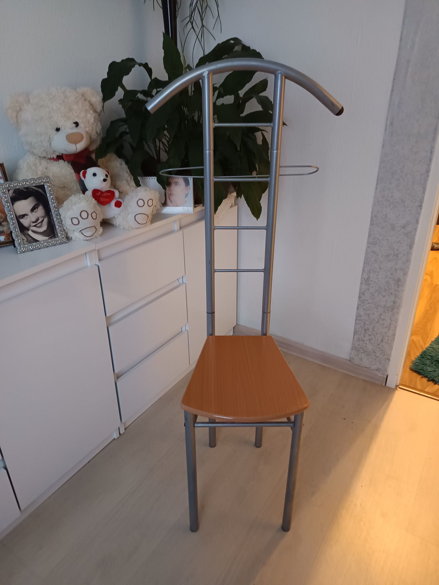 Krzesło do sypialni lub przedpokoju