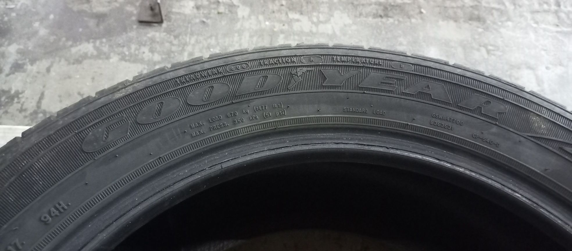 Шини всесезонні Goodyear Assurance 215/55/R17 ,94H, хороший стан , 4шт