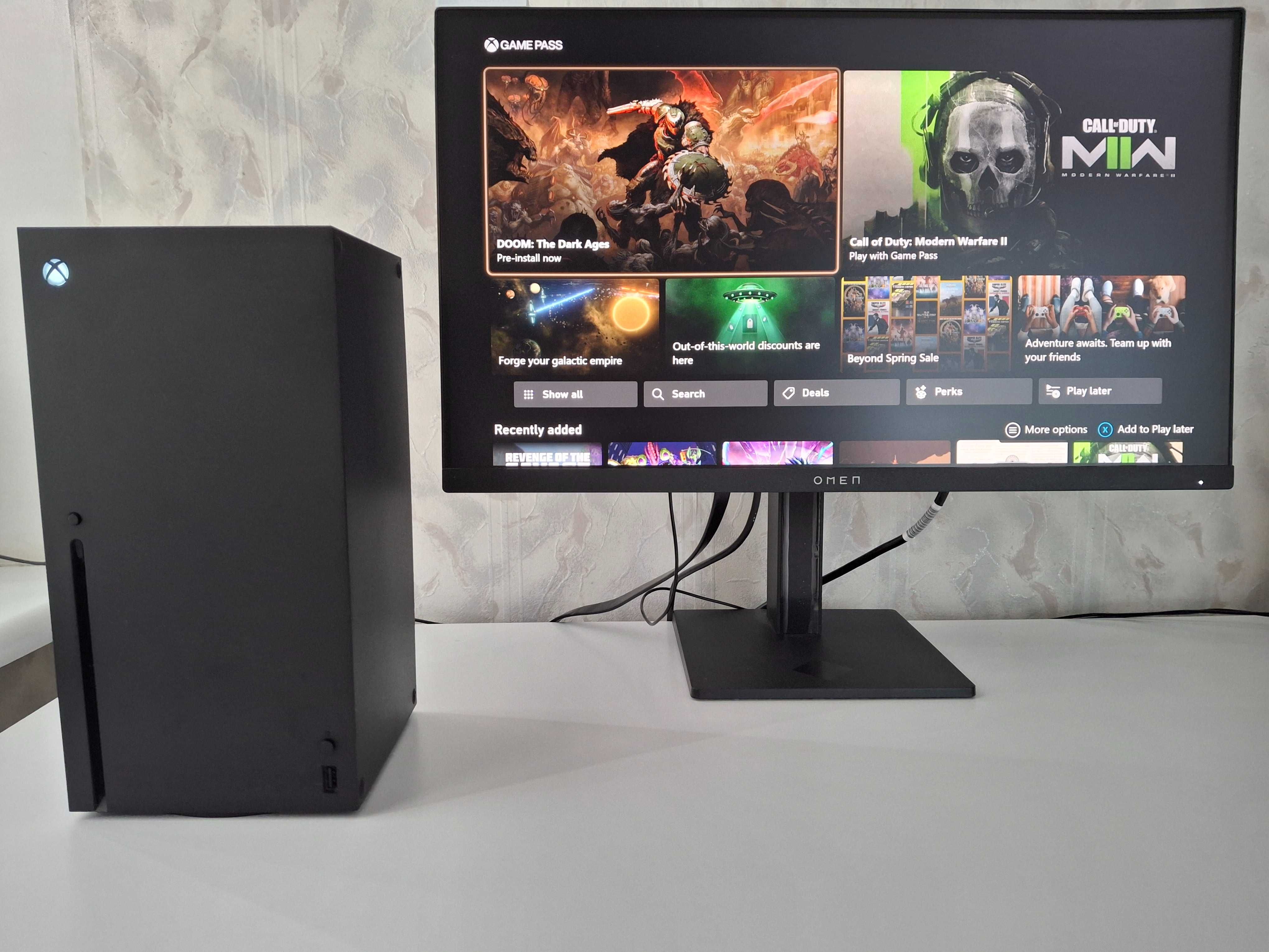 Ігрова приставка Xbox Series X з кейсом