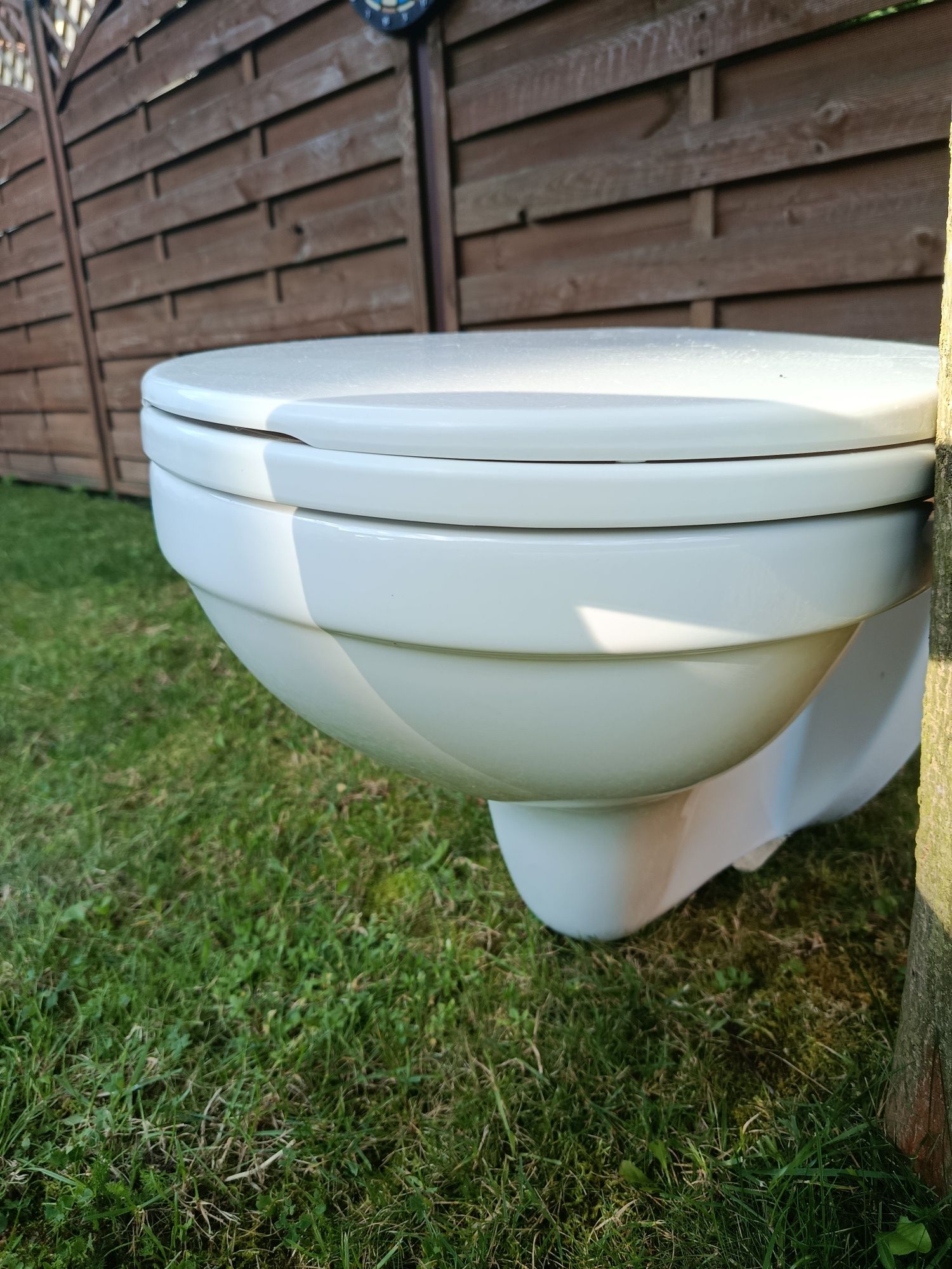Miska WC wisząca z deską