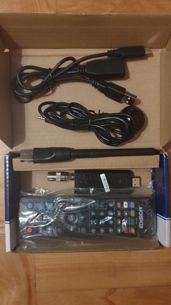 Tuner hybrydowy  DVB T2 /  DVB-T /  DVB-C EDISION NANO T265 HEVC WIFI