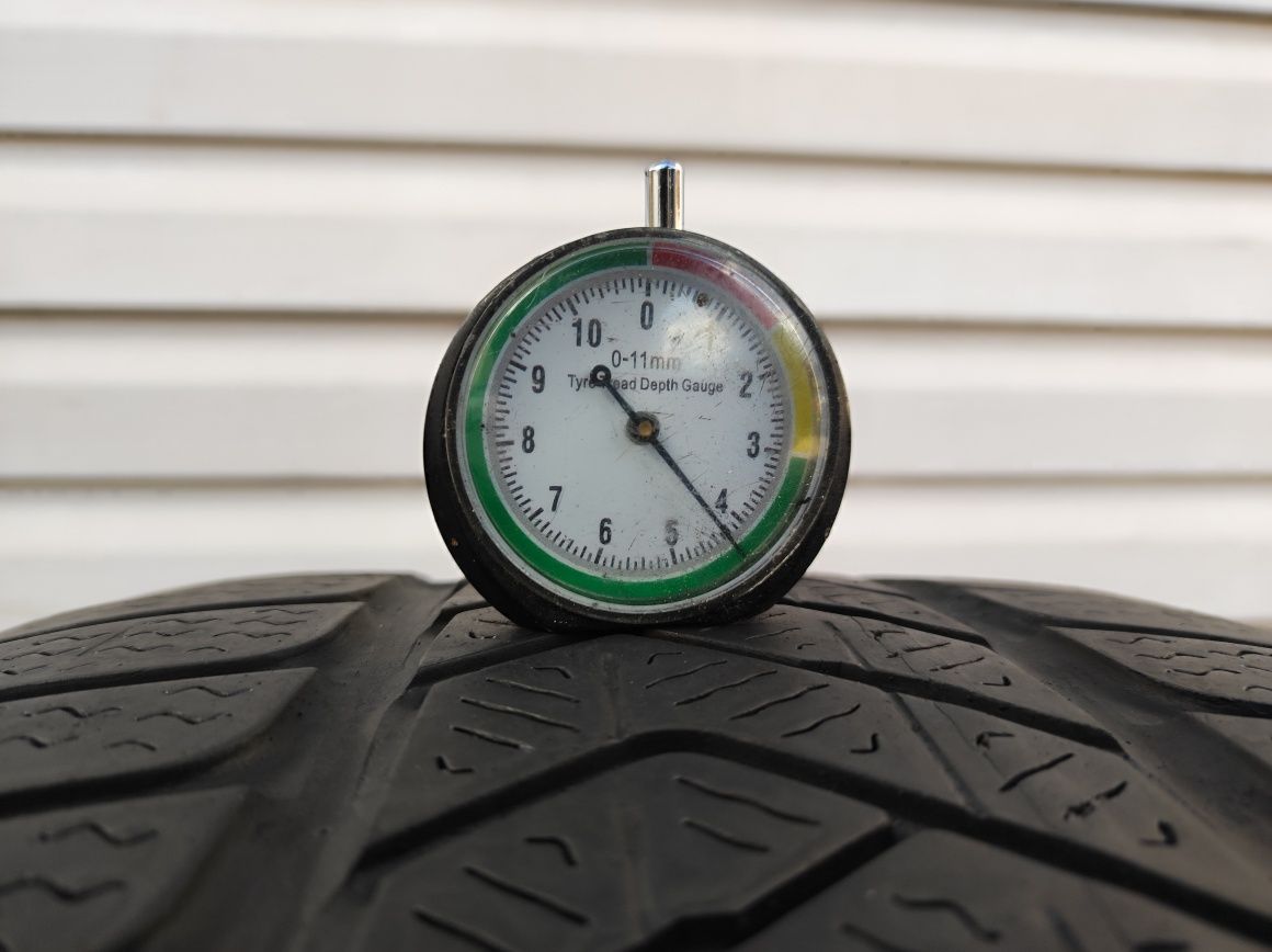 245.40.18 Dwie opony zimowe Pirelli Sottozero 3