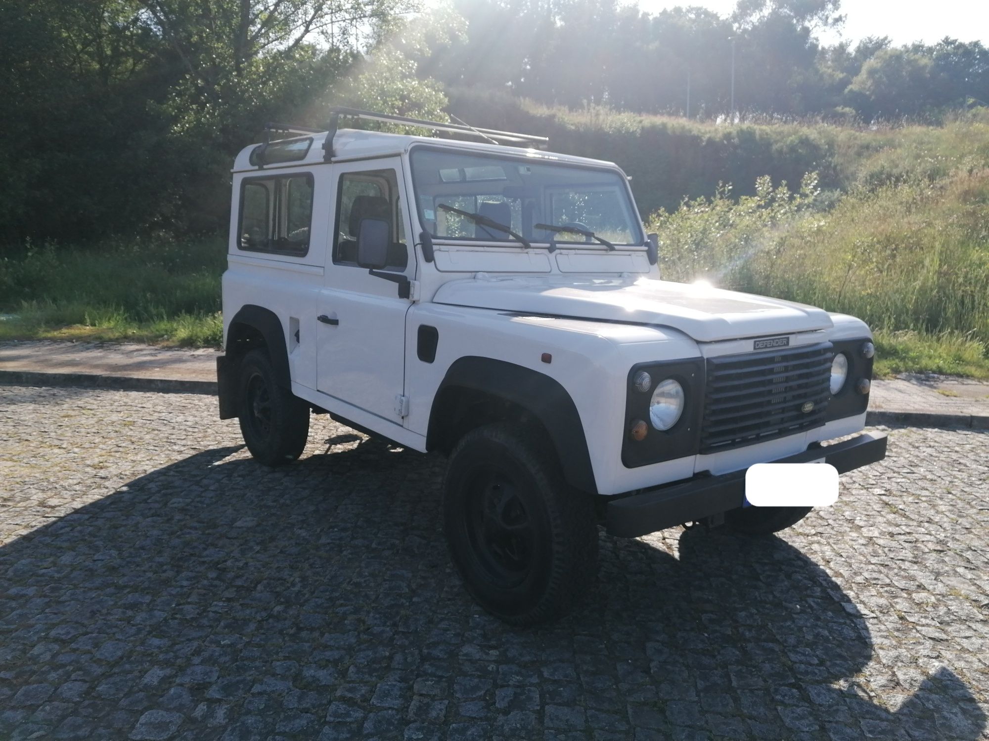 Land Rover Defender 90 2.5 300 TDi - 6 Lugares de Livrete