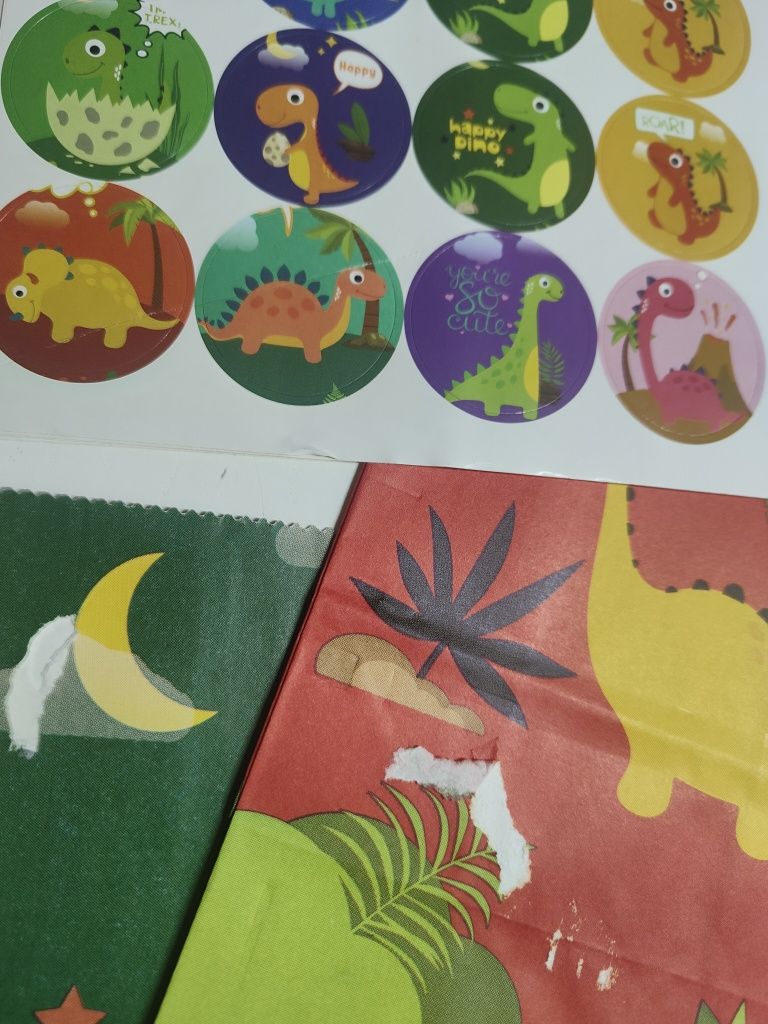 Torebki prezentowe papierowe dla dzieci dinozaury 30szt B77