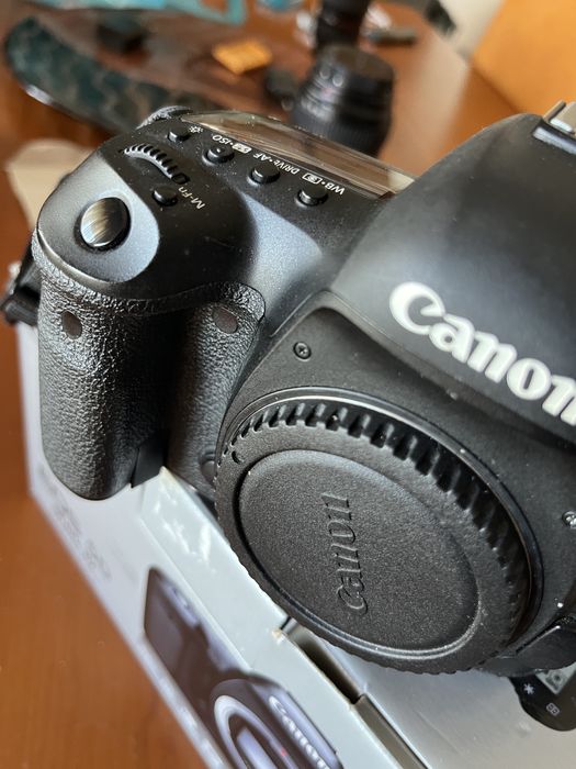 Canon 5D Mark IV (estado impecável!!)