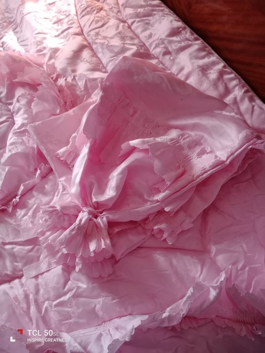 Edredom para cama de casal em muito bom estado.