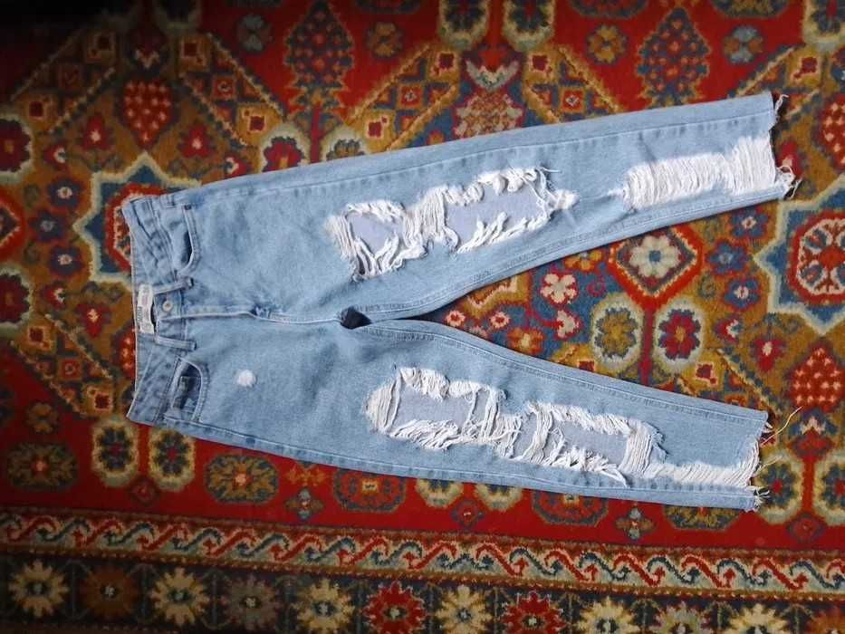 Джинсы МОМ джинсы.