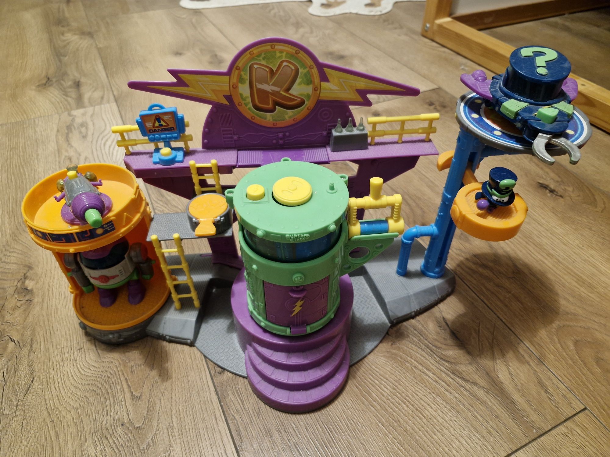 Super Zings Laboratorium kazoom lab