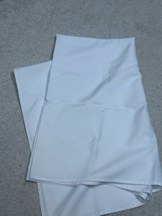 Plamoodporny biały obrus Homla