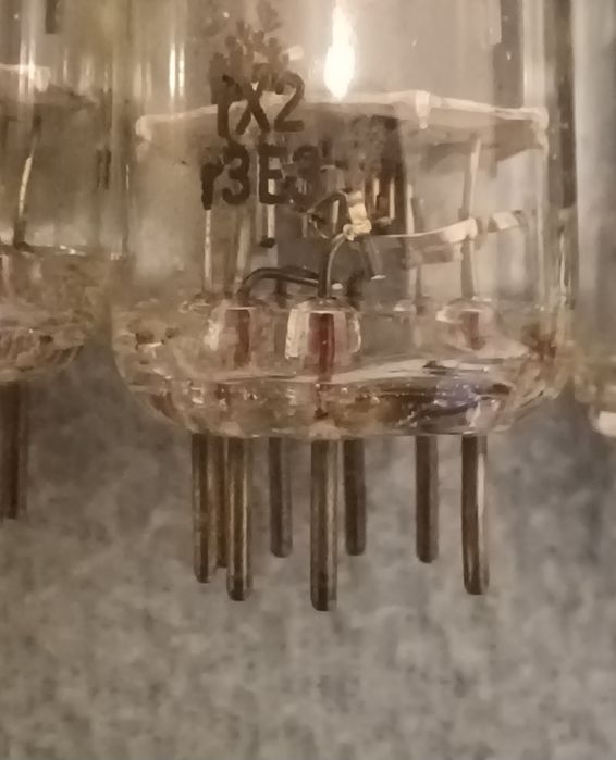 Válvulas Mullard EL84 - New Old Stock