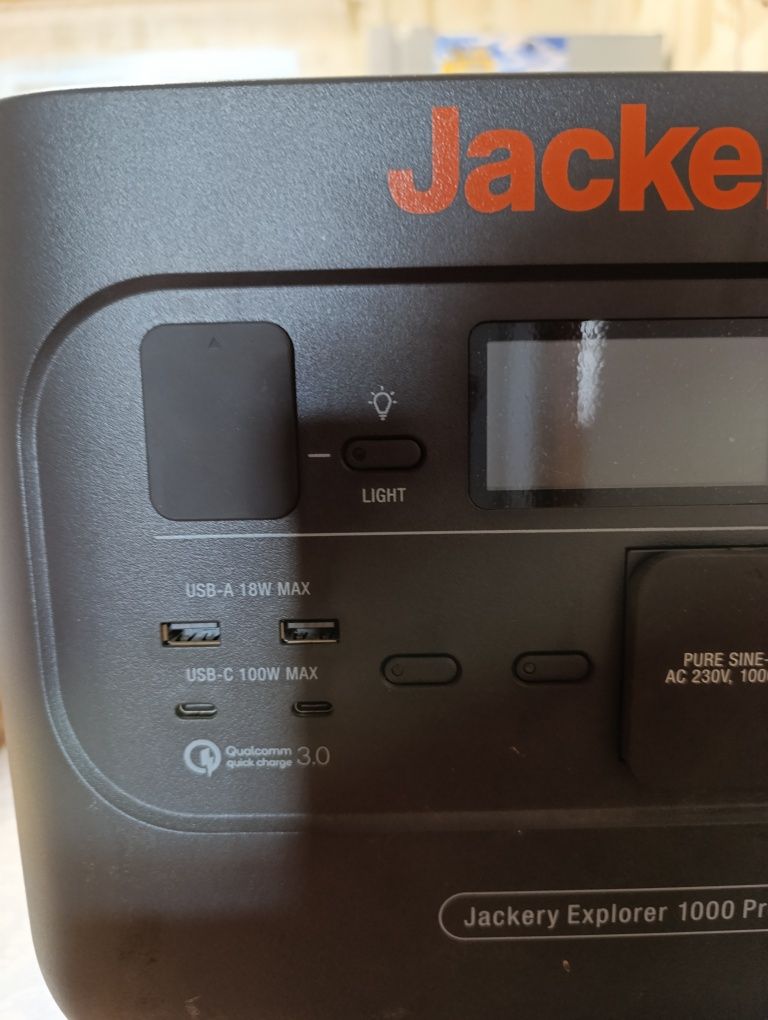 Зарядна станція Jackery.