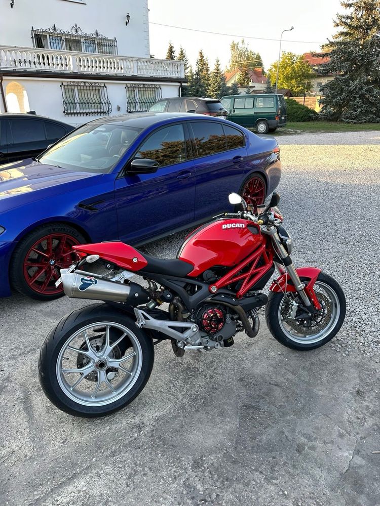 Ducati Monster 1100 + dodatki