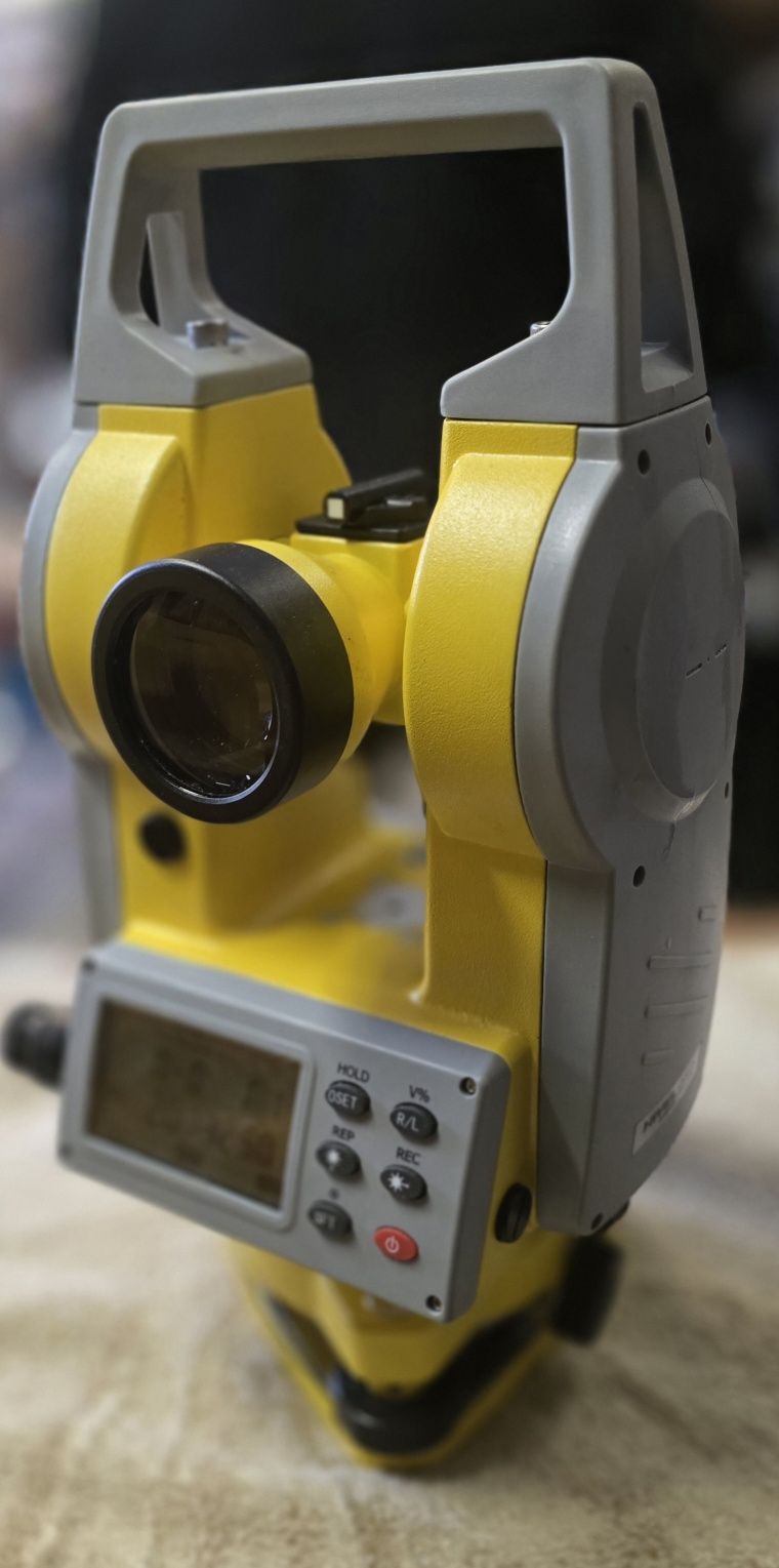Teodolit elektroniczny Nivel System DT-2 z osprzętem