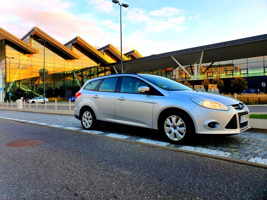 Ford Focus-Wynajem samochodów osobowych/ wynajem na lotnisku