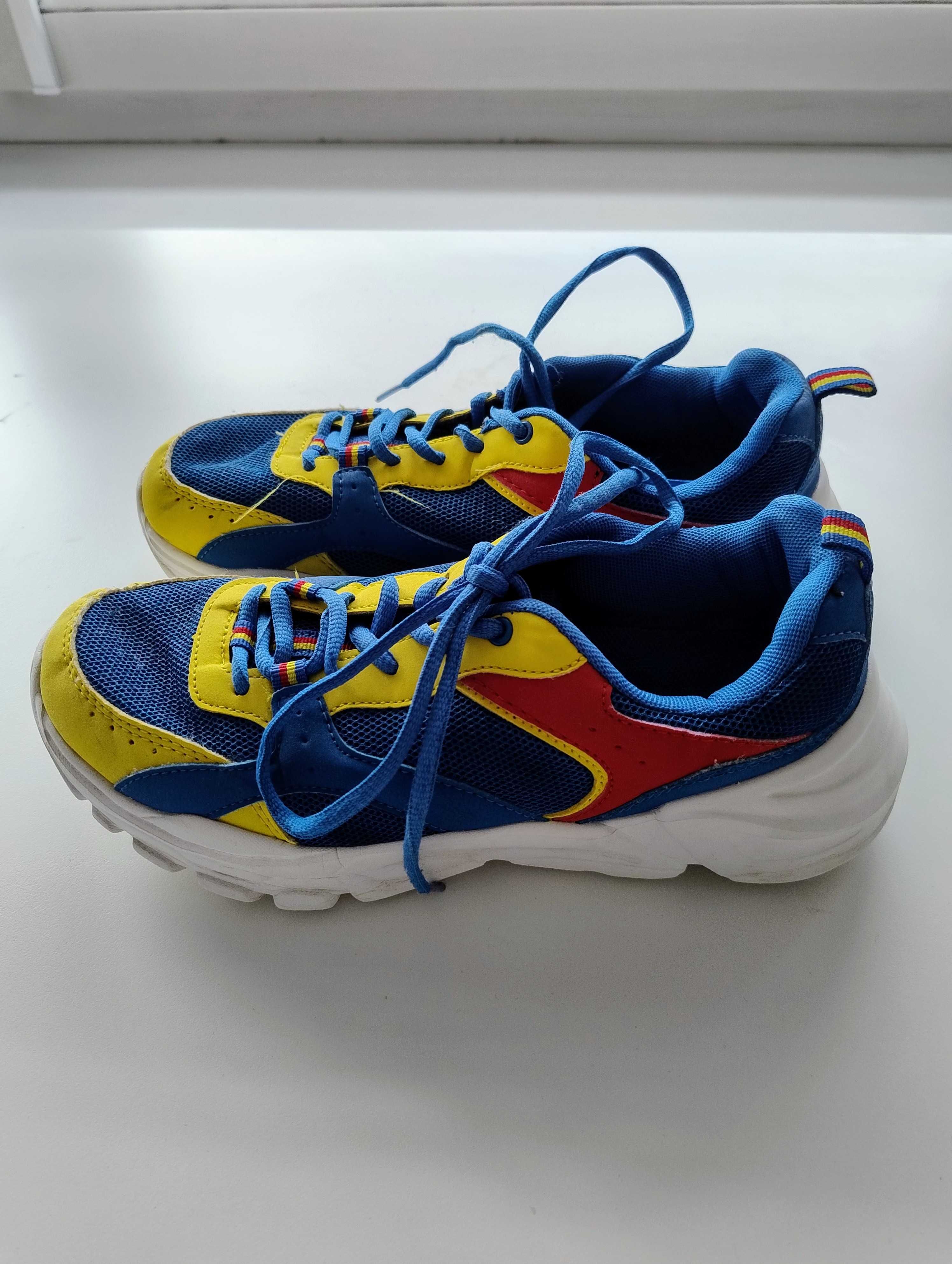 Żółto-niebieskie sneakersy damskie z kolekcji Lidl Esmara