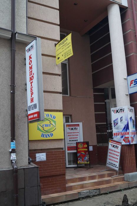 Професійний ремонт ноутбуків, планшетів, комп'ютерів та телефонів.