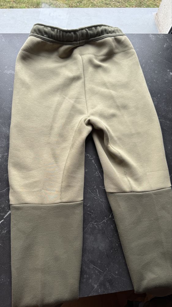 Nike Tech Fleece Joggers Oliwkowe | Rozmiar XS | Nowe, oryginalne