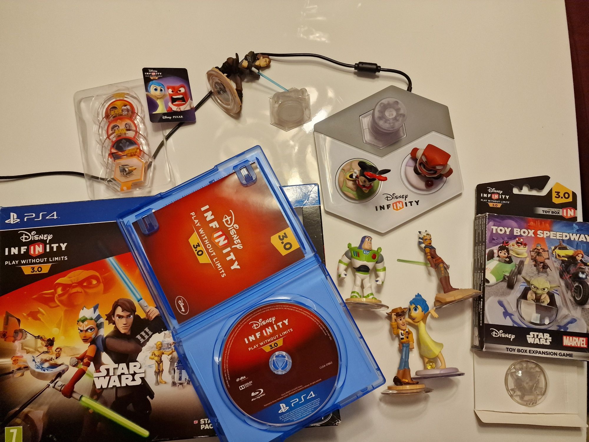 PS4 Disney Infinity 3.0 + figurki + światy PL