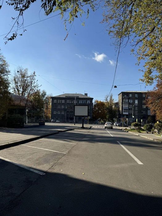 Продам 4-кімнатну квартиру в районі Держпрому (Центр)