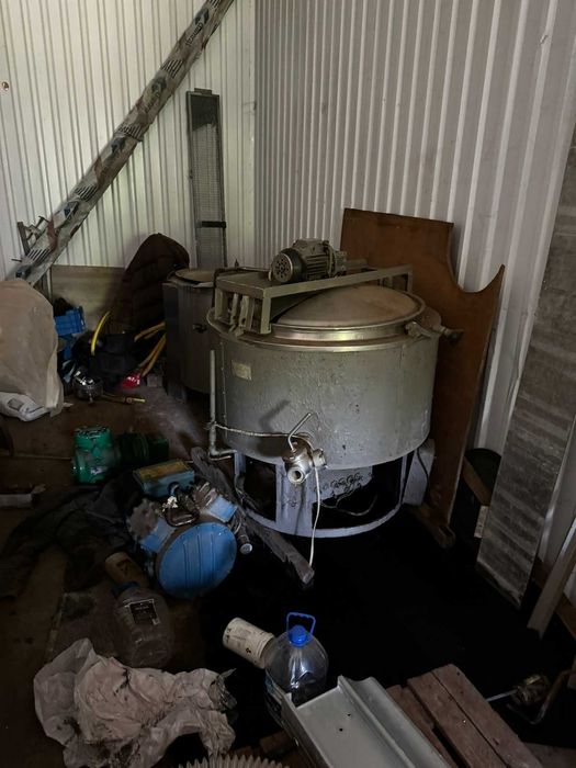 Приміщення пілорами з обладнанням 50 сот.землі.