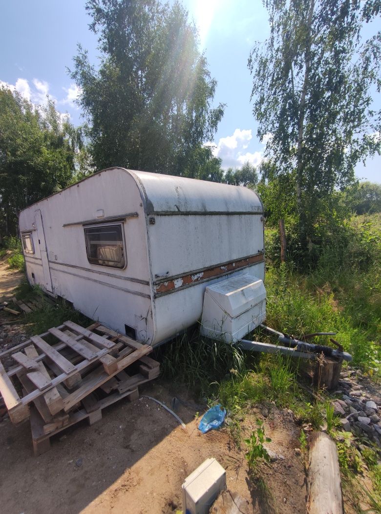 Przyczepa kempingowa 6m – 4 os. – 2 osie – idealna na działkę