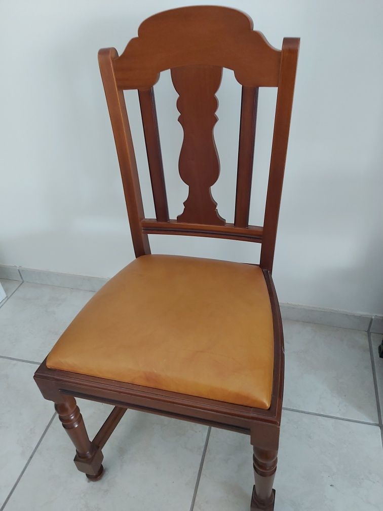 Conjunto Madeira Maciça (8 cadeiras + 1 mesa)