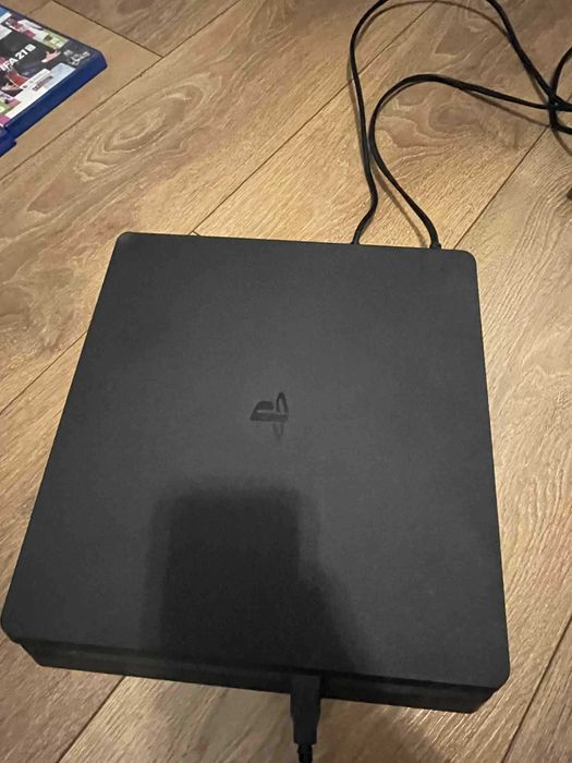 PS 4  slim + gry i kierownica