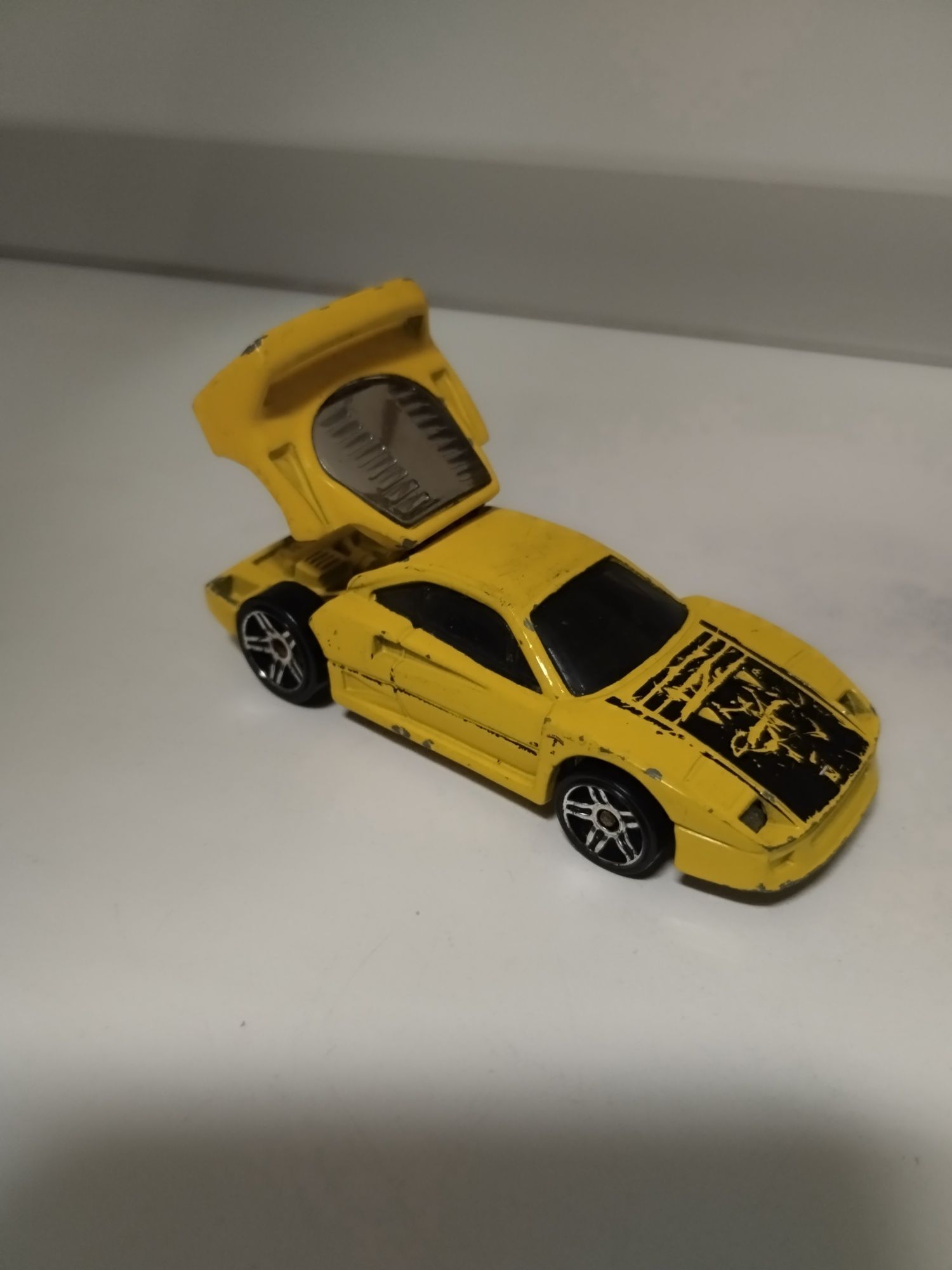 Samochodzik hw ferrari f40