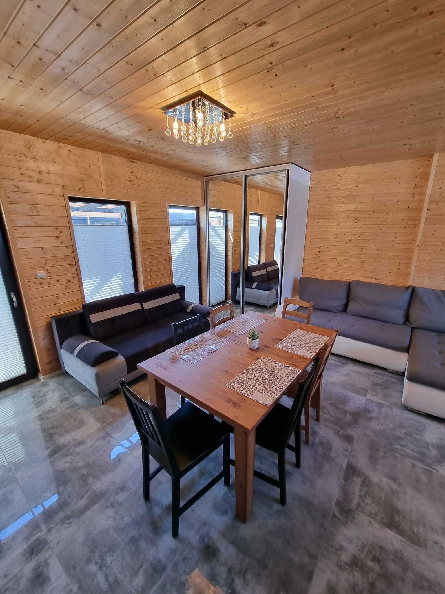 osada jantar domek nad morzem z basenem