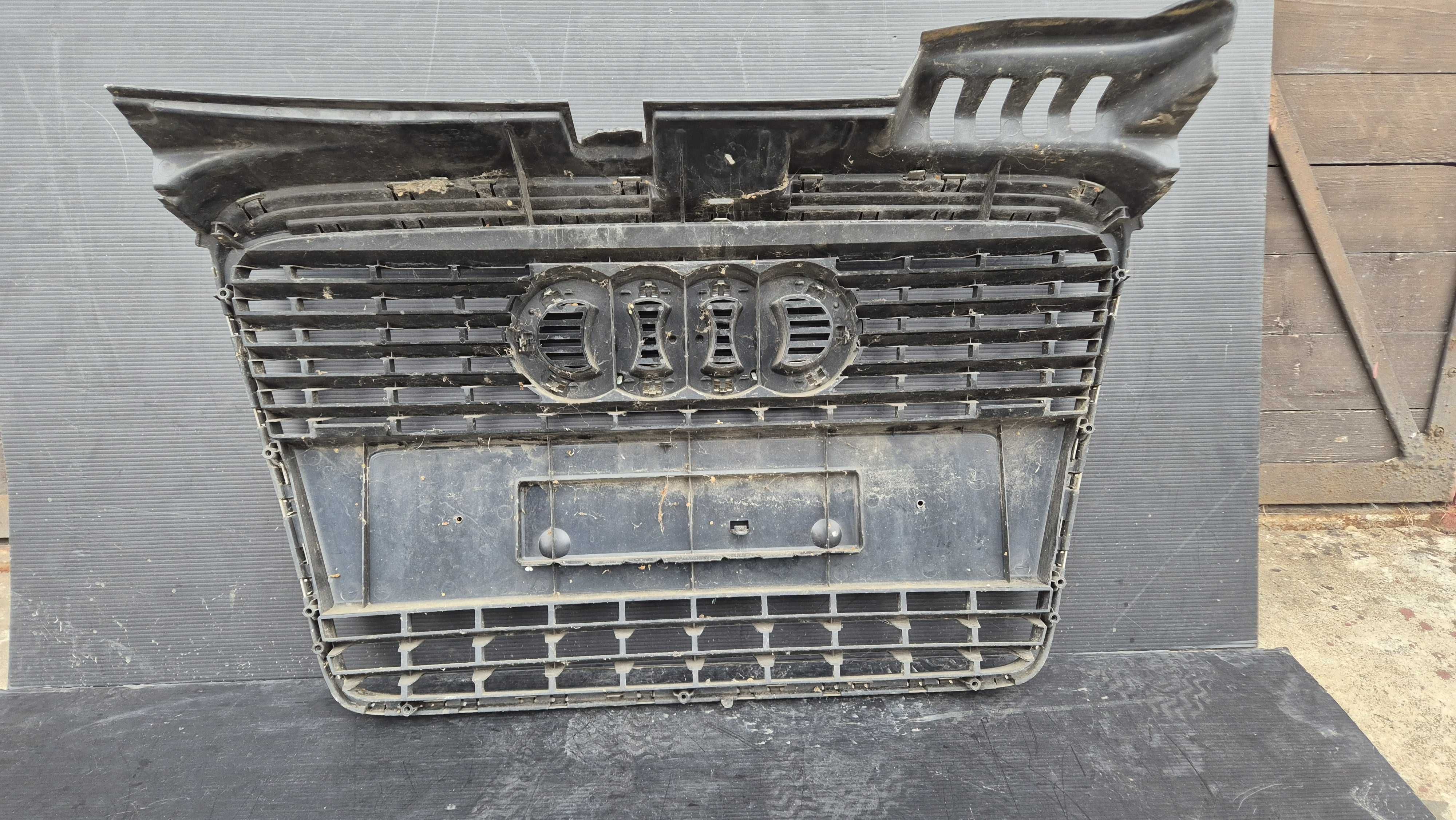 Atrapa chłodnicy GRILL Audi A4 B7 8E0 05-08 OE ORYGINAŁ! ŁADNY!