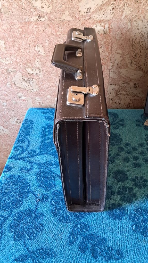 дипломат для документів